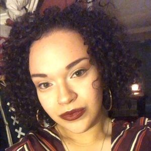 Meet your Posher, Yesenia